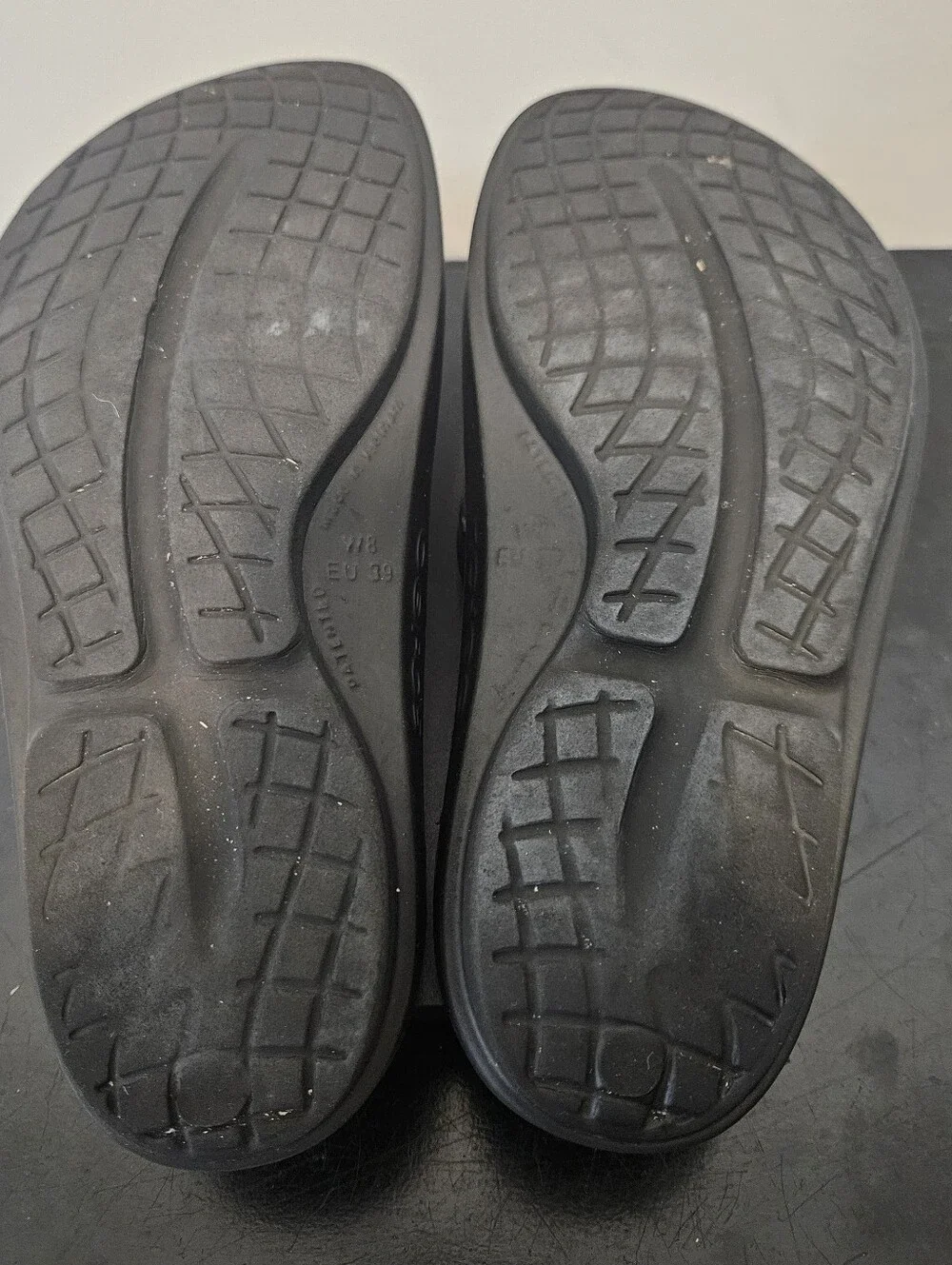 OOFOS OOLALA Women's Recovery Sandal #1400 Black